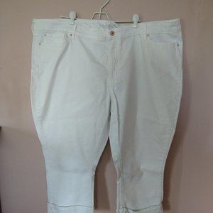 Signature by Levi White Capri